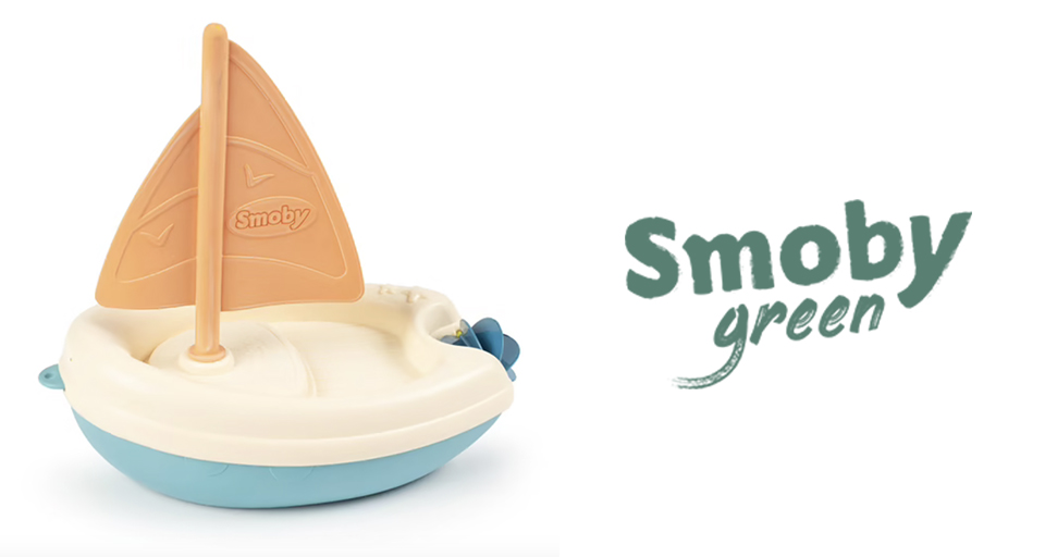 Un voilier jouet avec une voile et une base, accompagné du texte "Smoby green".