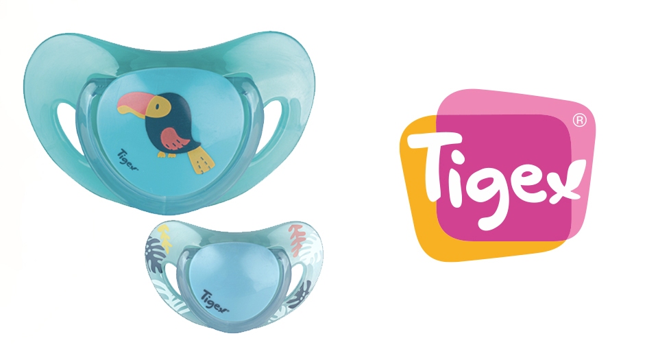 Deux sucettes Tigex sont présentées, l'une avec un motif de toucan et l'autre avec un motif de feuilles tropicales.
