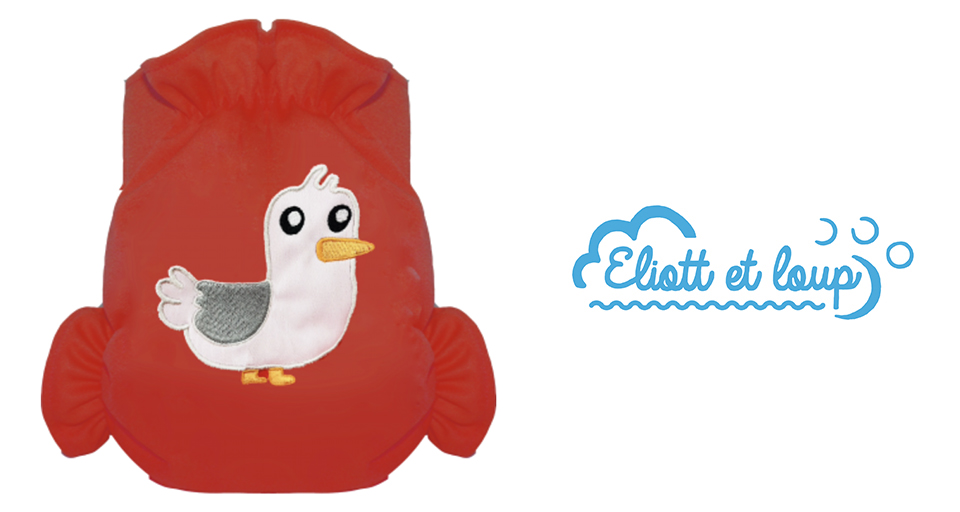 Un tissu rouge sur lequel est brodé un oiseau blanc, accompagné d'un logo bleu indiquant "Elistt et Loup".
