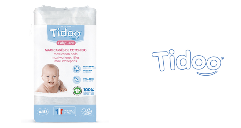 Un paquet de produits de soins pour bébés portant la marque "Tidoo", une photo d'un bébé et diverses étiquettes indiquant les caractéristiques et les certifications du produit.