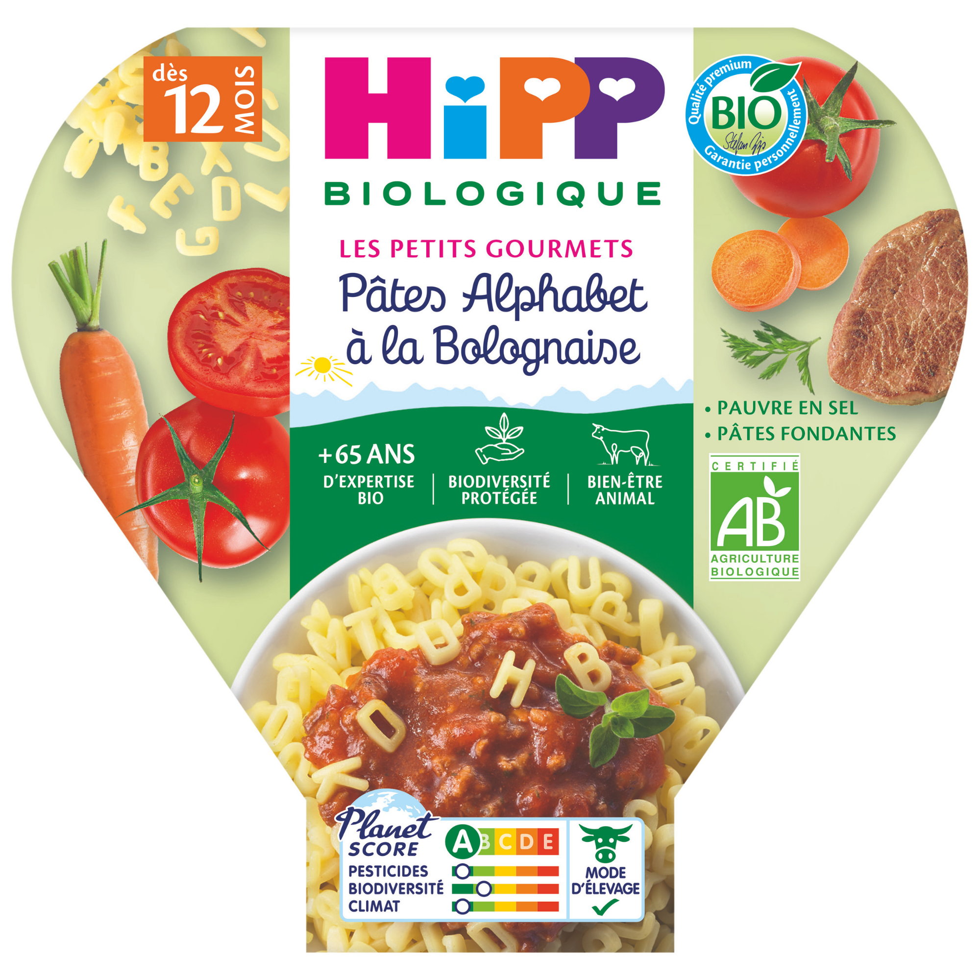 Produit alimentaire emballé mettant l'accent sur les attributs biologiques et écologiques, proposant un repas composé de pâtes en forme d'alphabet et d'une sauce à base de tomates.